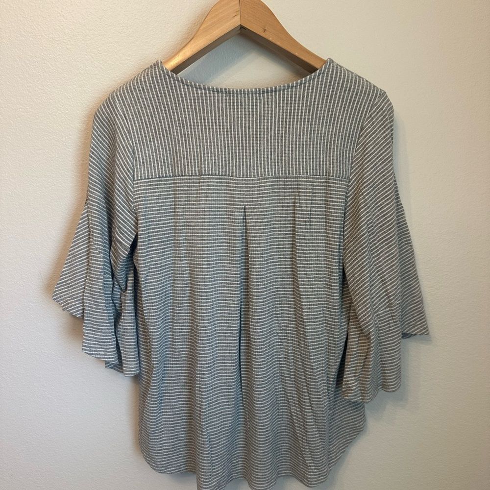 Pleione‎ Gray and White Striped Flutter Sleeve Top - Picture 5 of 5